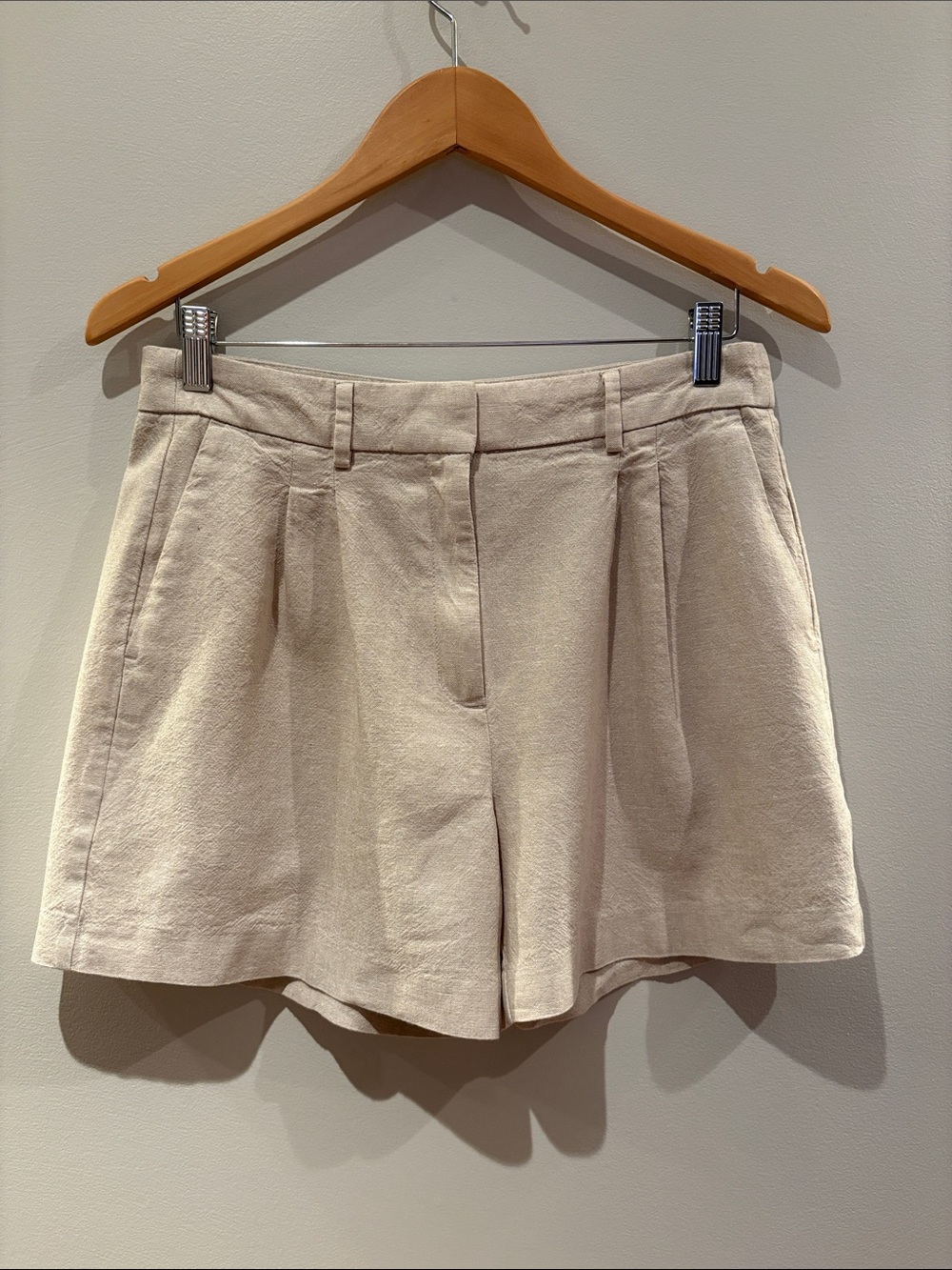 Old Navy Beige Pleated Women's Bermuda Shorts